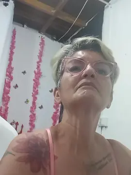 Cam4 Watch Live Sex Cams of bety_cum2