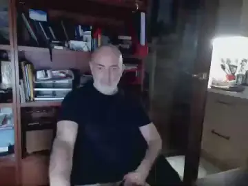 Jonnie696969 from cam4