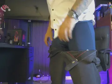 Cam4 Sex Cam of leon_1717