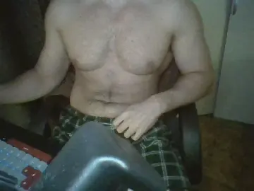 bigchest21 from cam4