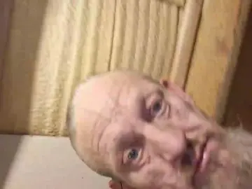 starskihutchee from cam4