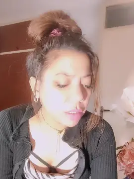 Cam4 Free Live Porn of Tikie4u