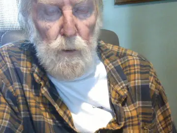 Cam4 Live Sex of austinbuckeye