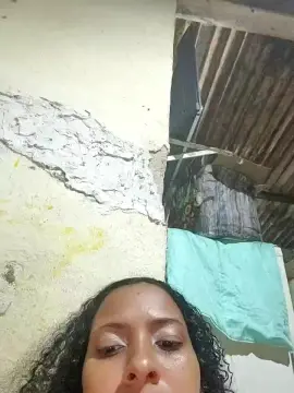 laryynife1 from cam4