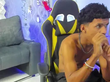 Cam4 Free Live Porn of Boy_Savoy