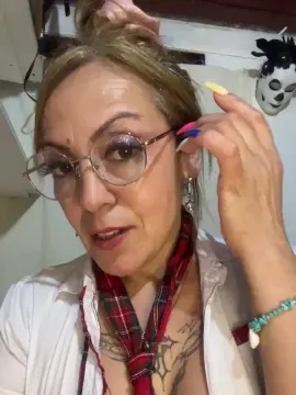 Cam4 Sex Cam of charlotte_milf3