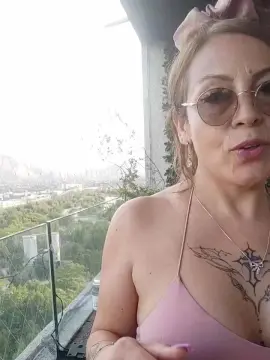 Cam4 Private Sex Chat of charlotte_milf3