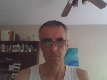 Cam4 Sex Cam of hugobaires69