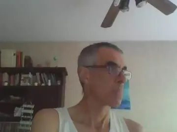 Cam4 Free Porn Cam of hugobaires69