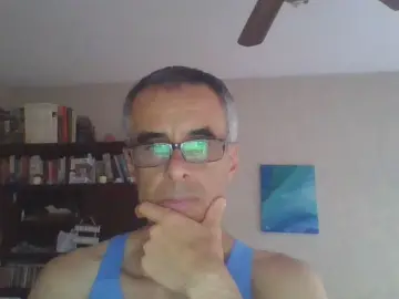 Cam4 Live Sex of hugobaires69