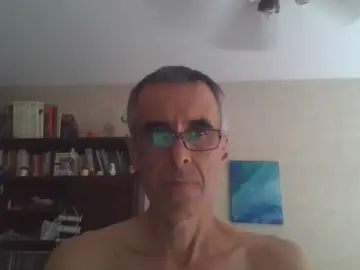 Cam4 Live Sex of hugobaires69