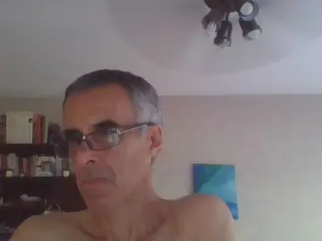 Cam4 Live Sex of hugobaires69