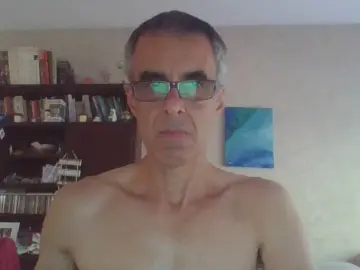 Cam4 Live Porn of hugobaires69