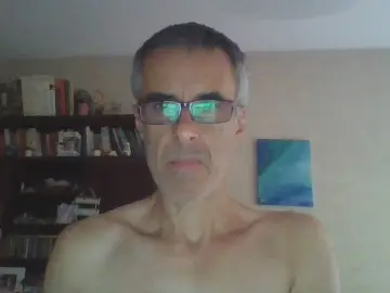 Cam4 Free Live Porn of hugobaires69