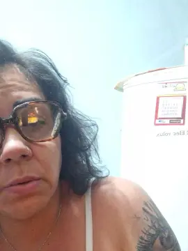 Cam4 Watch Live Sex Cams of lucimaralu82