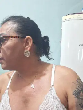 Cam4 Free Live Porn of lucimaralu82