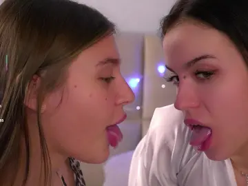 Cam4 Live Porn of MaxineDeman