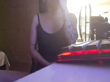 Cam4 Nude Webcam of ParejitaZsurr