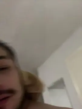 Cam4 Free Live Porn of rikolino25