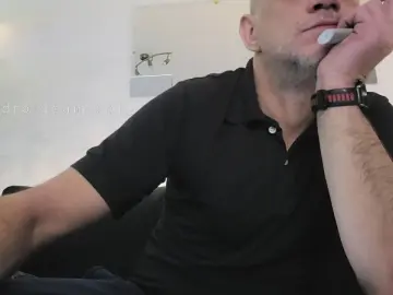 Cam4 Live Sex of chavarez1981