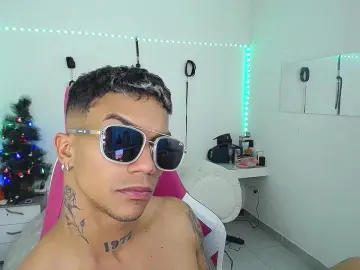 Cam4 Sex Cam of Leonard_Price