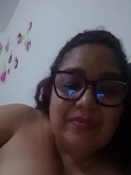 Cam4 Private Sex Chat of Ladytropical1