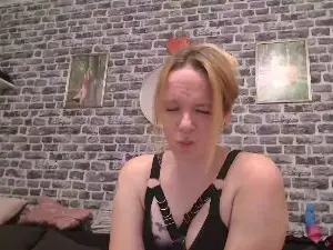 Cam4 Free Live Porn of xHotmilf87x