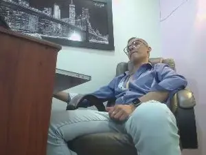 Cam4 Sex Cam of Oswaldo__