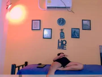 skinnyyuliana18 from cam4