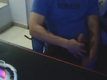 Cam4 Free Live Porn of Iamitalian_