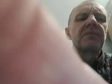 Cam4 Free Live Porn of maxuell1