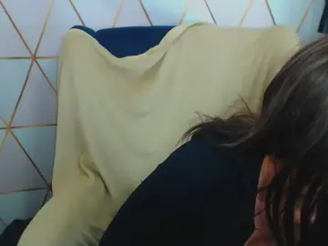 Cam4 Live Porn of CarliSoSexy25