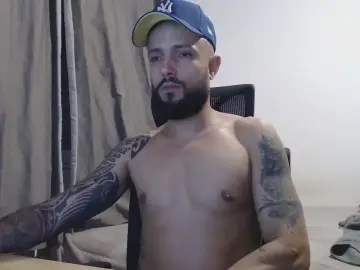 Cam4 Live Porn of ghusantos30