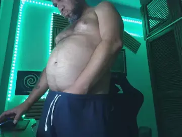 Cam4 Free Live Porn of bearvzlat