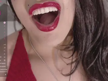 Cam4 Live Porn of swee_elizabeth