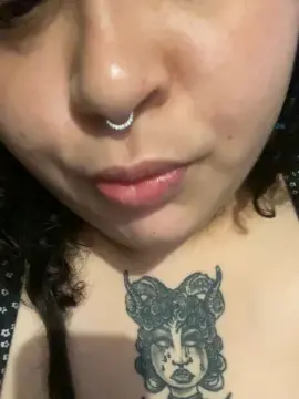 Cam4 Adult Video Chat of Kiki_juju1