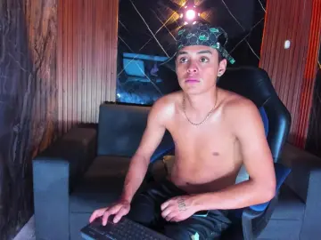 Cam4 Live Porn of LostresBigBoys