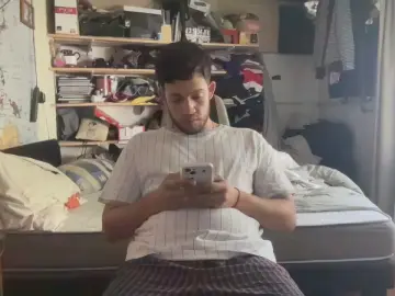 Cam4 Live Sex of andrenor75