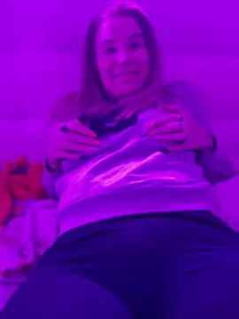 Cam4 Nude Webcam of Helene90