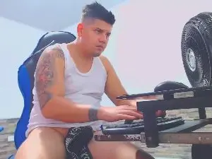 Cam4 Watch Live Sex Cams of hercules69_hot