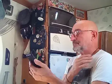 Cam4 Live Porn of gaypisse1