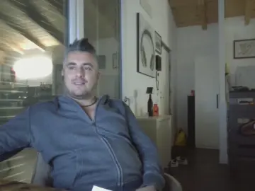 Cam4 Live Porn of ambros23