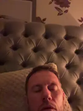 Cam4 Free Live Porn of Benjay74