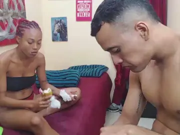 Cam4 Live Sex of sarahorny_ea