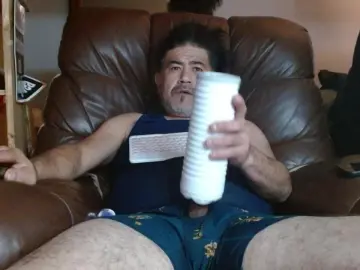 Cam4 Live Porn of HughJanis