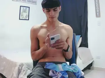 Cam4 Watch Live Sex Cams of harry_232001