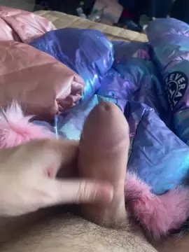 Cam4 Live Sex of PufferJacket23