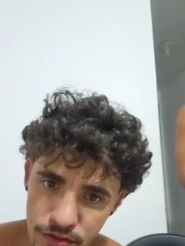 Cam4 Nude Webcam of Levi_Henrique