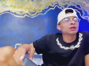 Cam4 Free Live Porn of Juicy_Creww