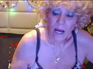 Cam4 Live Porn of GRANNY_LISA